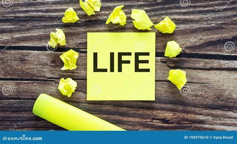 Notas Sobre O Conceito De Vida Nos Adesivos Amarelos Foto De Stock