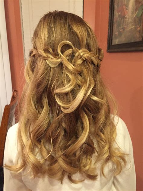 Momjunction has an exhaustive list of trendy yet quick teen hairstyles that you can pick from. Cute half up-do for middle school dance... | Dance ...