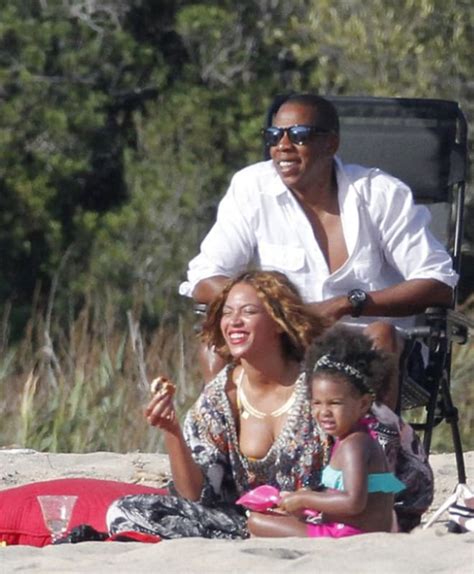 Life S A Beach Beyonce Parties With Jay Z And Blue Ivy In The South Of