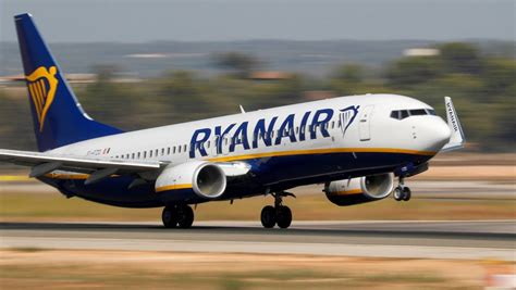 Welcome aboard please dm @askryanair for customer support. 1 million de clients de Ryanair toujours en attente de ...
