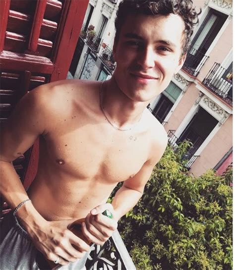 'elite' star arón piper is the latest to pose for jacquemus at home. Aron Piper, así es el joven galán que conquistó gracias a ...
