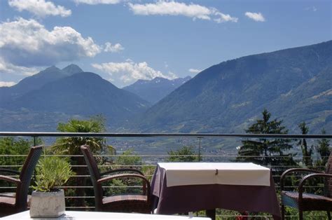 Panorama Terrasse Hotel Der Weinmesser Scena Schenna • Holidaycheck Südtirol Italien