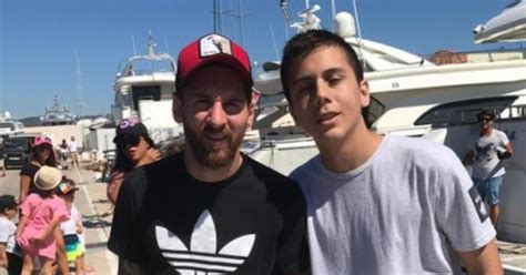 La Foto De Messi Con Un Fan En Ibiza Se Hace Viral Por Este Detalle En