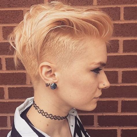 This timeless cut is as versatile as it is cool, not to mention working a treat for just about any hair texture, too. 40 Lovely Short Hairstyles To Rock This Summer » EcstasyCoffee
