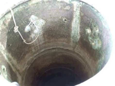 Untuk mengzukur saiz telaga zam zam, mu'inuddin telah mandi terlebih dahulu dan kemudiannya turun kedalam telaga tersebut yang airnya bertakung hingga ke paras bahu. Telaga Zam Zam | Kisah Nabi & Rasul
