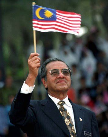 Nama sebenar beliau ialah abdullah sani raja kechil. TOKOH KEMERDEKAAN MALAYSIA: Tun Dr.Mahathir Mohamad(Bapa ...