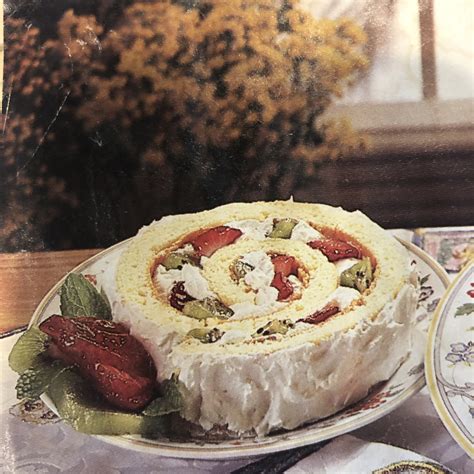 Best passover sponge cake recipe from 641 best images about passover ＊פסח＊ on pinterest. Passover Strawberry-Kiwi Sponge-Cake Roll