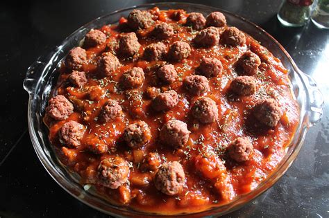 Panaskan air dalam periuk sehingga masak, letak sedikit garam. Baked Meatball Spaghetti Pie - Azie Kitchen