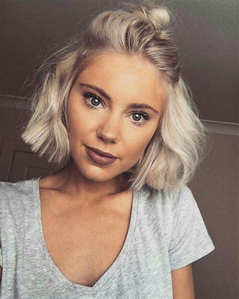The waves soften jawlines and flatter any face as it is easy and quick to create loose waves! Hairstyles | Hairdos for short hair, Chin length hair ...