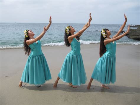 Most Hula Dances Where Taken Place On Beachs Hawaiian Dancers Hawaiian