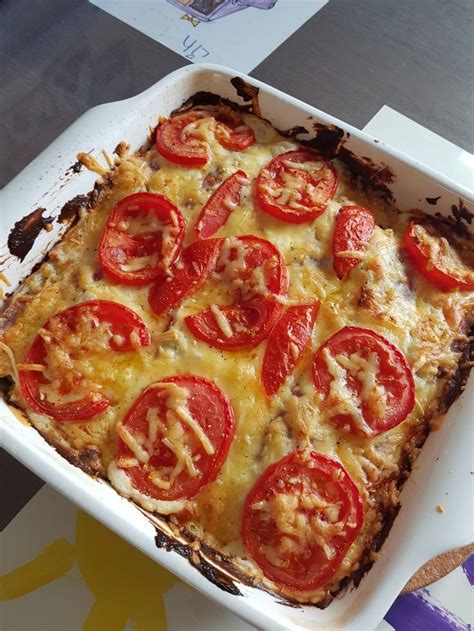 Witlof ovenschotel Gekookte en gestampte aardappels in de ingevette