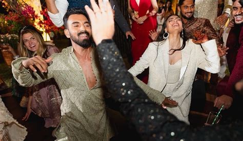 Suniel Shetty Shakes A Leg At Daughter Athiya Shetty S Wedding Ceremony Pics Go Viral News