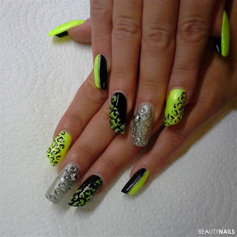 ) #charming #elegant #manicure #matte #nageldesign #nageldesignelegant #nageldesignelegantgalerie #nageldesignschlichtundelegant #naildesign2019 #naildesign Kitsch! Gelnägel