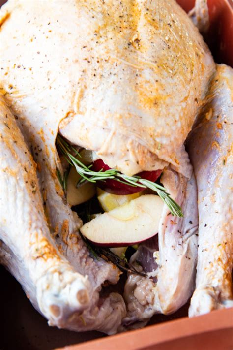 Juicy Roast Turkey How To Cook A Turkey Easy Peasy Meals