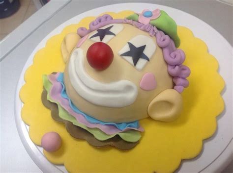 Clown Cake Inspired By Debbie Browns Book 50 Easy Party Cakes Unique Cakes Creative Cakes