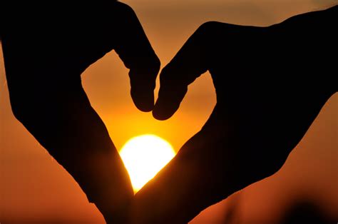 Sunset In Heart Hands Hd Picture 08 Free Download