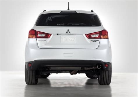 For 2013, entering into its third year of production, the outlander sport receives a new front and rear fascia, new grille styling, and side sills. 2013 Mitsubishi Outlander Sport SE