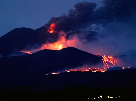 Stunning Video Mount Etna Eruption In Italy July 27 2019