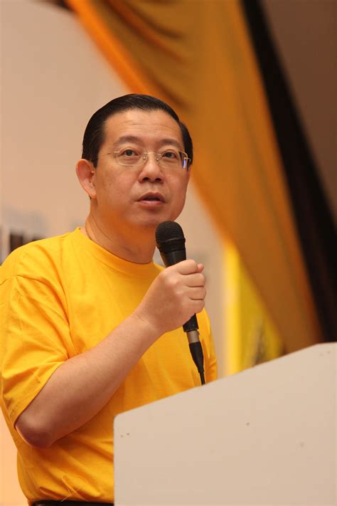 Apabila tiba pembahagian kerusi di pulau pinang, ambil contoh katanya lagi yang juga presiden kelab wasatiyyah uitm, sebagai anak muda harapan mereka adalah untuk melihat sebuah kerajaan yang membela seluruh rakyat. Satu lagi dividen anti-rasuah: Program Anak Emas Pulau ...