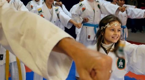 Rafa Gomes Faz Versão Karateca De A História De Uma Gata No Clima