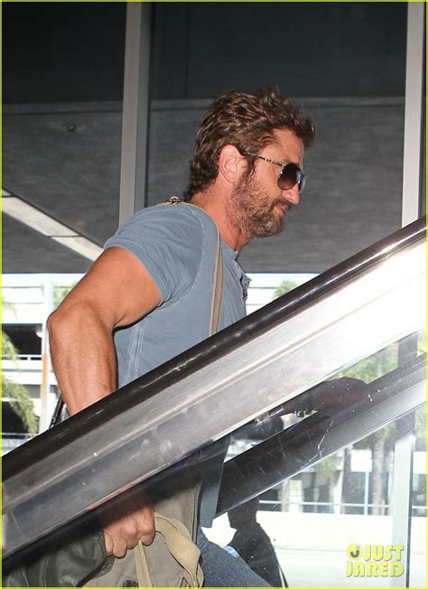 Gerard Butler And His Mystery Brunette Girlfriend Take A Flight Together Photo 3209120 Gerard