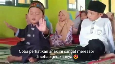 Perhatikan Anak Kecil Ini Joget Saat Sholawatan Bikin Gemes Youtube