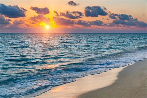 14800 Sunset Over Tranquil Ocean Photos Free And Royalty Free Stock