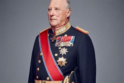 Han etterfulgte sin far den 17. Kong Harald V i Norge