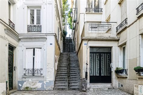 Paris Passage Cottin à Montmartre Des Escaliers Insolites Un Air De