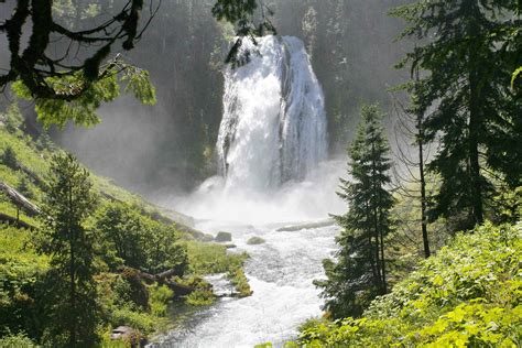 Lemola Falls North Umpqua River Sw Oregon Oregon Waterfalls