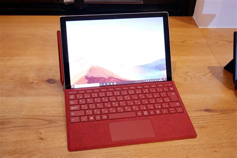 It is the seventh generation of surface pro and was announced alongside the surface laptop 3 and surface pro x at an event on 2 october 2019. 日本のユーザーに感謝、Surfaceのイノベーションは続く - 米マイクロソフト副社長に聞く【後編】 | マイナビニュース
