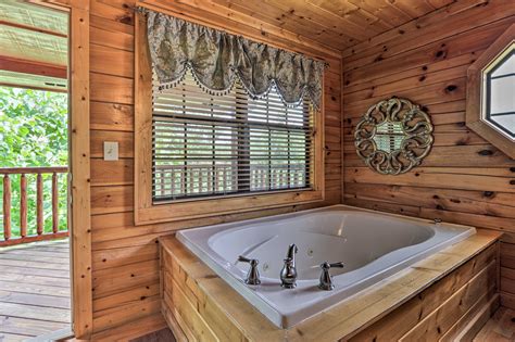 Sevierville Cabin W Games Hot Tub And 4 King Beds In Sevierville W 4 Br Sleeps10