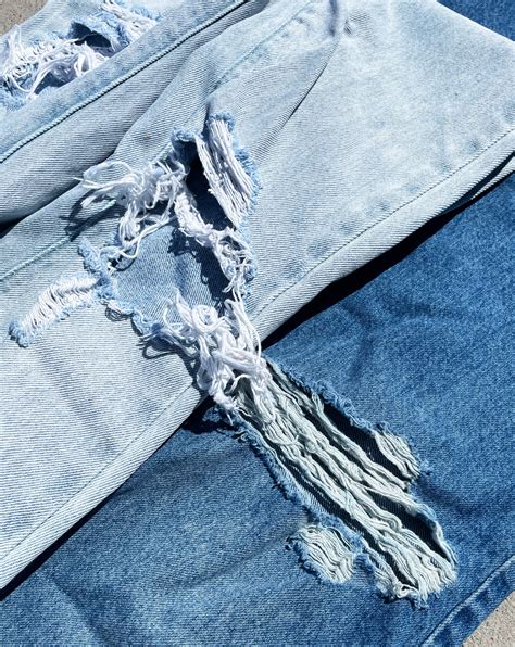 8 Pairs Of Women's Jeans Including Levi's, Wrangler, BDG & More! #25393