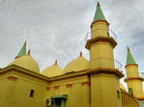 Masjid Raya Sultan Riau Pulau Penyengat Backpacker Jakarta