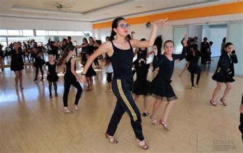 Read 3 reviews from the world's largest community for readers. Baile deportivo, una disciplina que mezcla coordinación ...