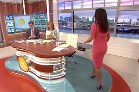 Susanna Reid Good Morning Britain Dress Splits In Wardrobe Malfunction Daily Star