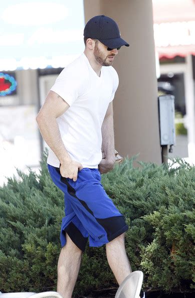 Chris Evans Shows Off His Superhero Moves Oh Yes I Am
