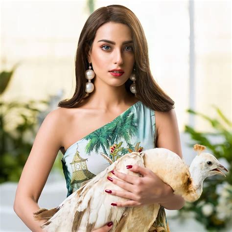 Iqra Aziz Latest Beautiful Photoshoot After Pregnency Looks So Smart