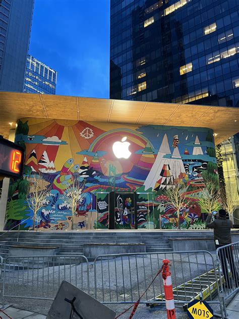 FlagShip Apple Store Downtown Vancouver opens 18 Nov 22 🍎 : r/vancouver