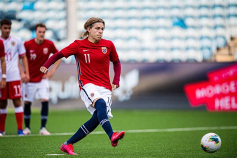 Maybe you would like to learn more about one of these? Romano: Hauge 'is going to join Milan' - 'Here we go can ...