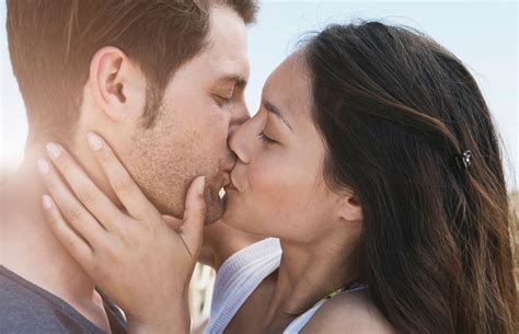 best kissing tips to become a good kisser knowinsiders