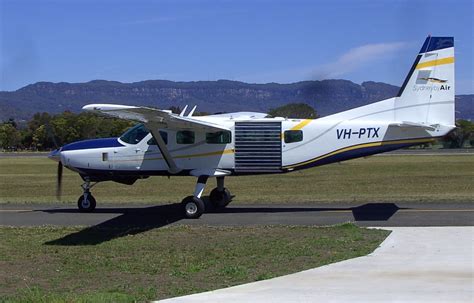 File:Cessna Caravan 208 jump-mod.jpg