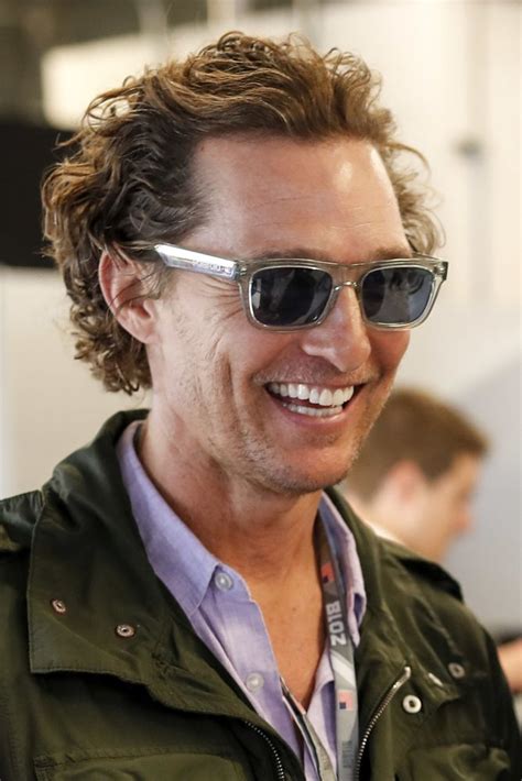 .+ 29, 2020, in new york. Matthew McConaughey usa modelo de óculos Polaroid - Dudu ...