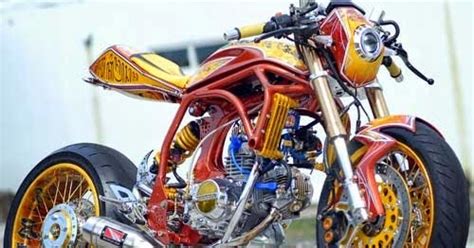 Download modifikasi motor unik dan lucu terbaru velgy motor via velgmodifikasi.blogspot.com. Gambar Modifikasi Honda Astrea Prima, Transgender Dua Silinder!