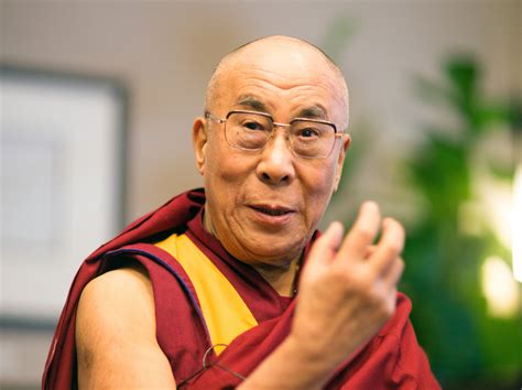 The dalai lama was born lhamo thondup on july 6, 1935 in taktser, china. Le Dalai Lama sort un album pour ses 85 ans - Widoobiz