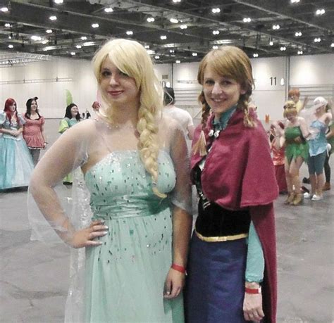 Disney S Frozen Anna And Elsa Cosplay By Xanimexabbiex D S W Elsa Cosplay