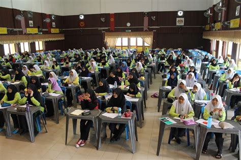 Pada 2009, sekolah menengah kebangsaan sultanah bahiyah memiliki 0 pelajar lelaki dan 1339 pelajar perempuan, menjadikan jumlah keseluruhan murid seramai 1339 orang. WADAH KETERAMPILAN BERBAHASA: PROGRAM JERAYAWARA BAHASA DI ...