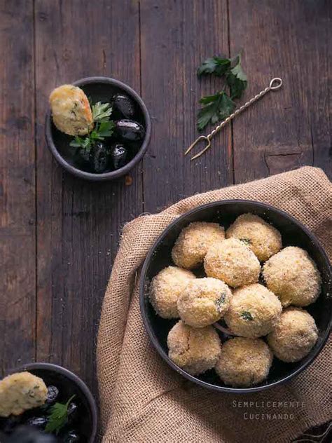Le polpette di baccalà portoghesi sono uno sfizioso secondo di pesce che potete servire con un contorno di verdure grigliate o in insalata. Polpette di baccalà alla portoghese | Semplicemente ...