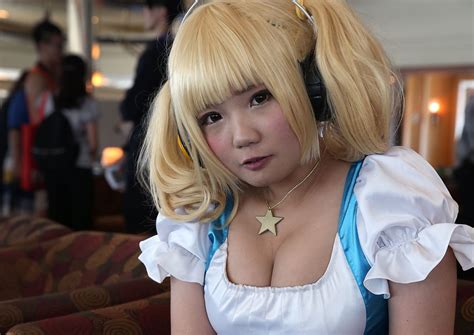 Fan Tried To Take Upskirt Photos Of Voluptuous Taiwanese Celebrity Cosplayer Singapore News