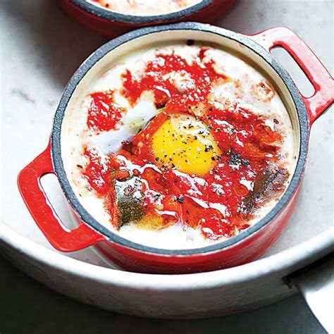 Oeufs cocotte à la tomate et aux légumes